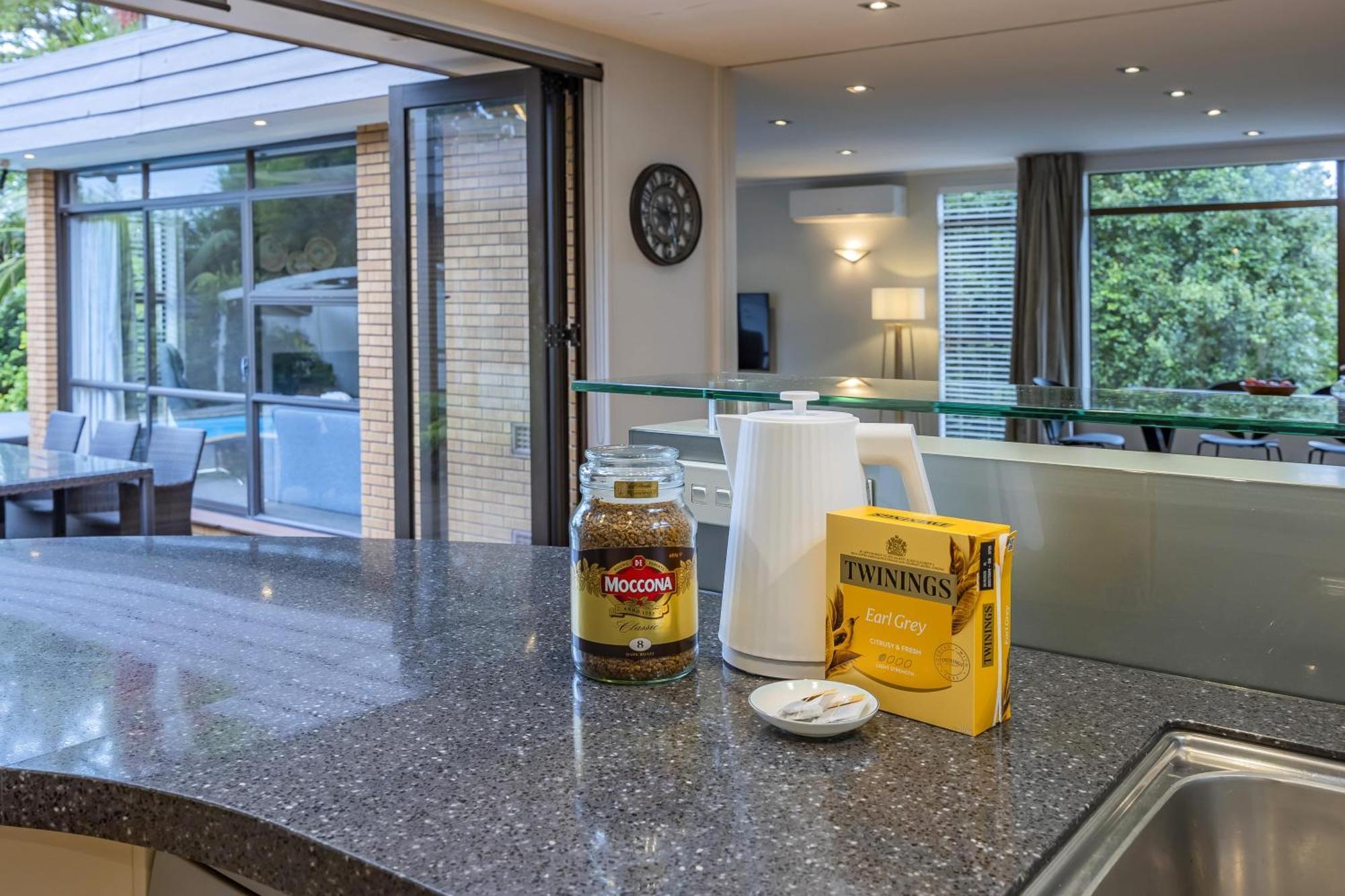 Entire House With Pool, Spa Auckland Esterno foto